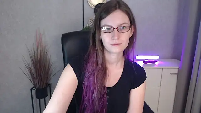 emmaxDelight online show from December 1, 6:28 am