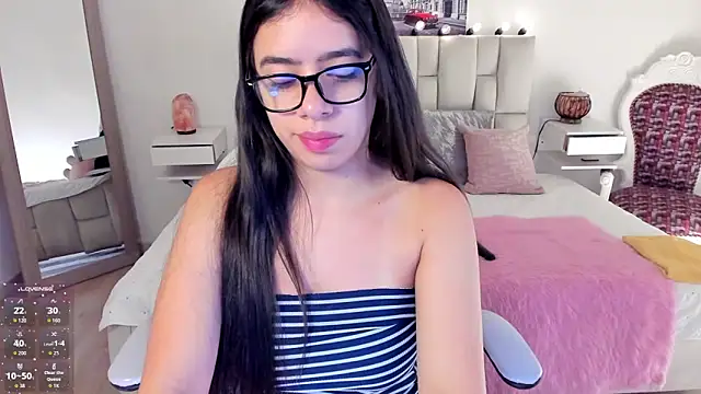 zoe turnner 18 online show from September 12, 11:50 am