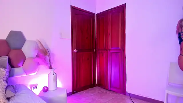 MelissaFoxx online show from December 5, 1:27 am