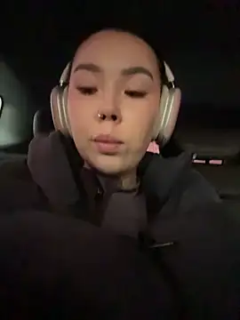 Asian Asami online show from April 4, 3:00 pm