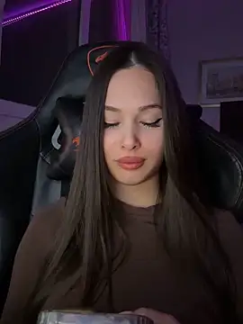 EricaWalls online show from November 4, 9:20 pm