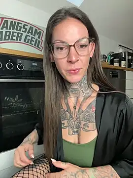 BrownieyQueen online show from November 9, 6:53 am