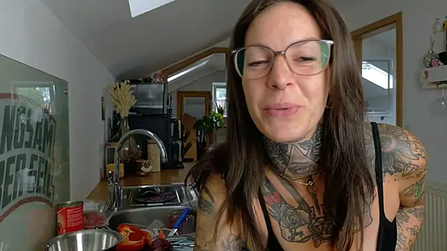 BrownieyQueen online show from July 1, 8:25 am