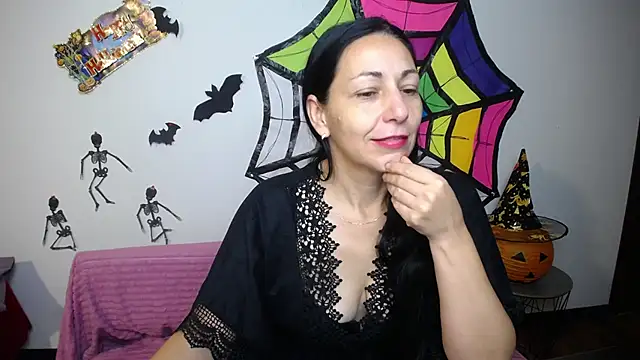 Snapshot of LiluGrants chatting on October 21, 6:34 pm LiluGrants online show from October 21, 6:34 pm