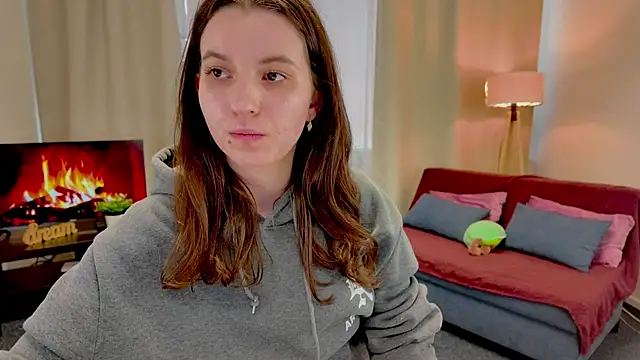 LunaRayy online show from April 21, 4:25 pm