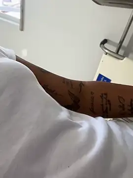 Mannusafadinha online show from February 5, 7:28 pm