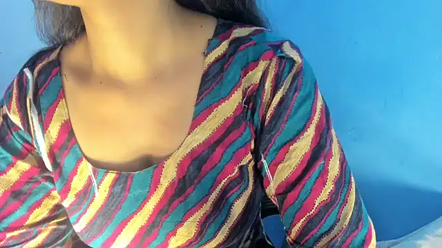 aarjulove online show from April 17, 11:23 am