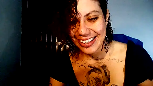Submersidollx online show from April 26, 1:31 pm