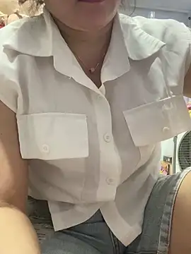 Snapshot of Cesywet chatting on October 7, 9:25 am Cesywet online show from October 7, 9:25 am