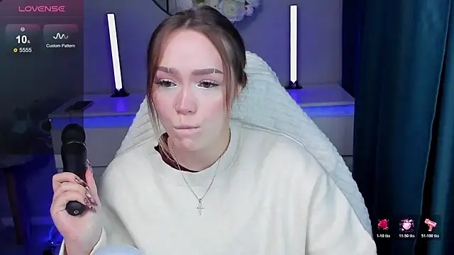 Evia r0se online show from December 2, 5:15 pm