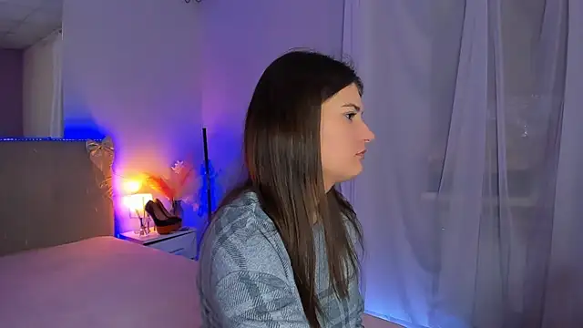 Laura Leee online show from February 15, 7:51 am