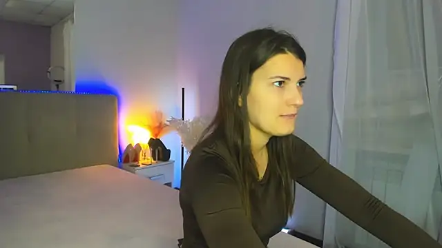 Laura Leee online show from December 5, 6:24 am