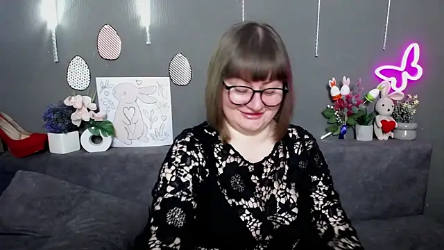 ZannaDreil online show from March 29, 7:35 pm