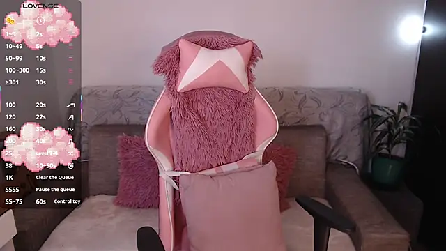 Dahlia  espresso online show from April 6, 8:10 pm