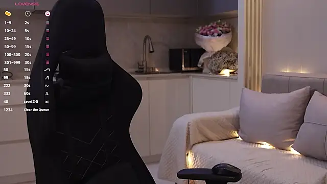 PollyAgata online show from November 25, 7:15 pm