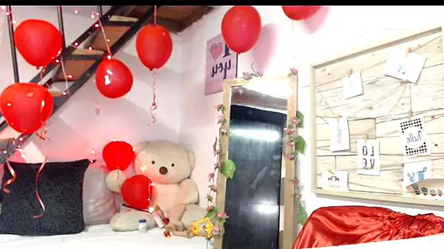 Snapshot of luna_sky83 chatting on September 28, 6:20 am luna sky83 online show from September 28, 6:20 am