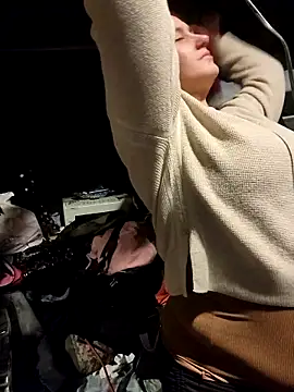 lilbishmiss online show from April 13, 5:42 am