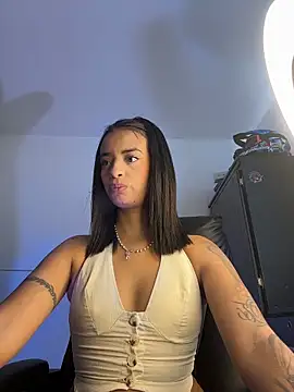 Laura fernandezII online show from April 2, 8:50 pm