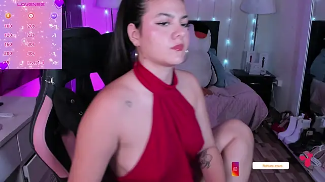 NahiaraEvans  online show from April 12, 2:42 pm