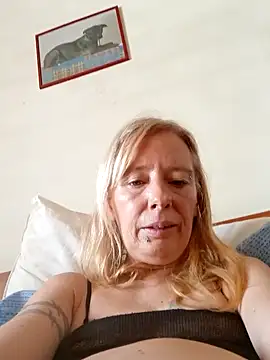 Snapshot of Ladykiss833 chatting on September 30, 2:01 pm Ladykiss833 online show from September 30, 2:01 pm