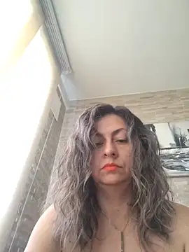 Latiinvenushot online show from June 1, 2:08 pm