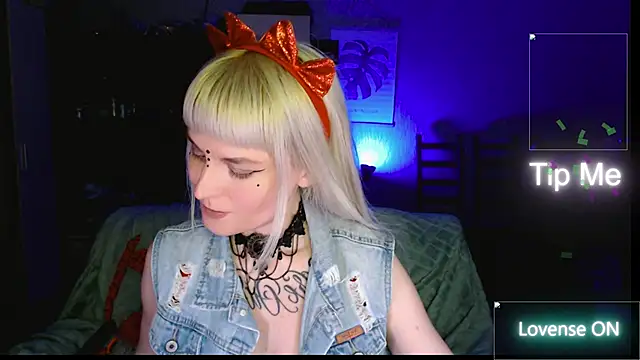 mischellemeow13 online show from May 14, 11:21 pm