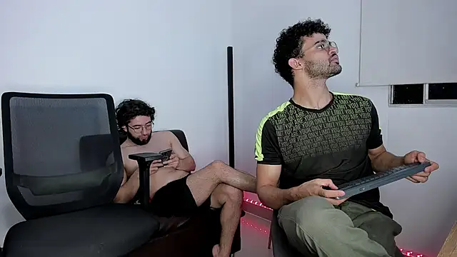 crisandrews online show from October 26, 2:51 am