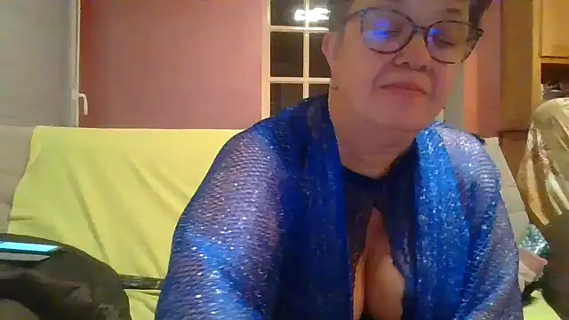 Vandeae44 online show from February 3, 8:56 pm