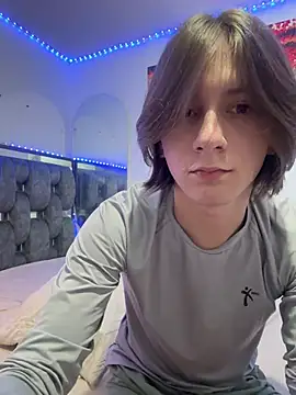 Alex and Fabian online show from February 11, 5:42 am