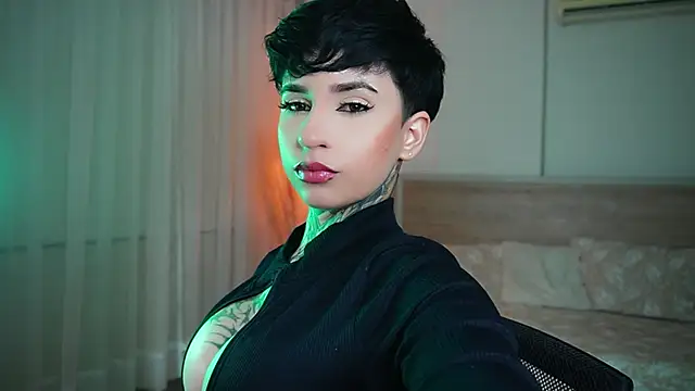 Snapshot of AliceShazaham_ chatting on September 16, 8:22 am AliceShazaham  online show from September 16, 8:22 am