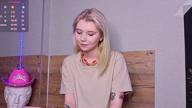 DaisyElmers online show from October 21, 4:05 am