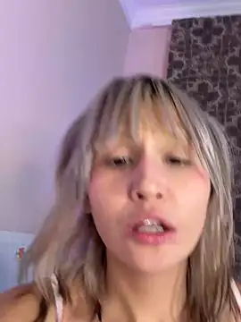 Snapshot of bigbabykiki chatting on October 30, 2:07 pm bigbabykiki online show from October 30, 2:07 pm