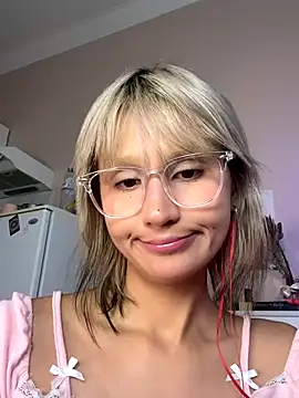 Snapshot of bigbabykiki chatting on September 10, 6:35 am bigbabykiki online show from September 10, 6:35 am