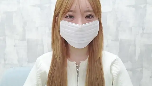 LOVE MOMO LOVE online show from March 2, 11:28 am