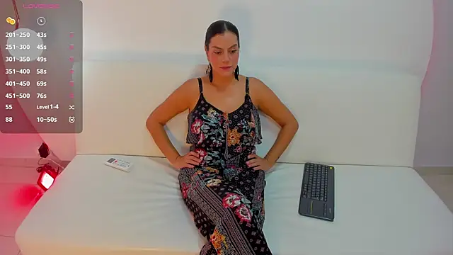 Ada Monroe10 online show from November 28, 1:36 pm