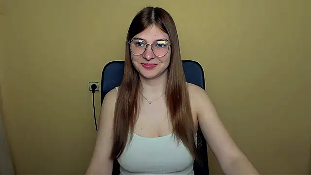 Luna Lush  online show from April 14, 7:30 am