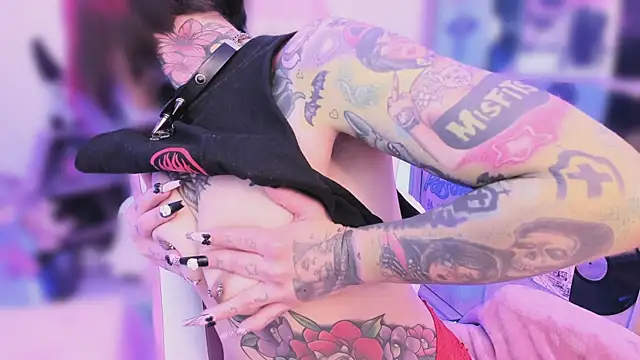 NikkiRamone online show from November 5, 2:28 am