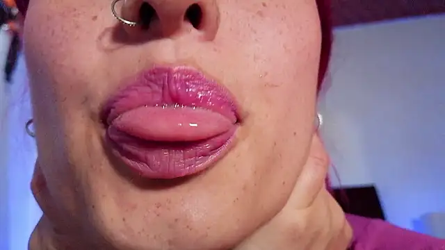 luccycollins  online show from February 25, 3:43 pm