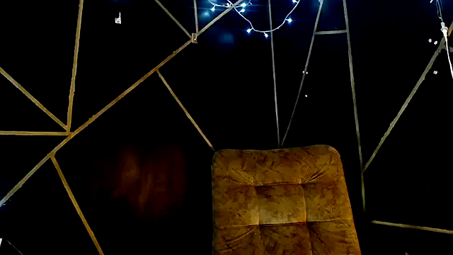 camilawm19 online show from April 15, 7:58 pm