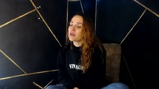 camilawm19 online show from April 9, 11:59 am