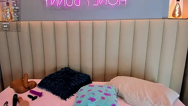 Torimonroe  online show from February 14, 4:31 pm