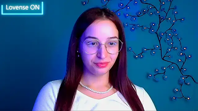 Snapshot of Jessie_Kisss chatting on October 22, 7:46 am Jessie Kisss online show from October 22, 7:46 am