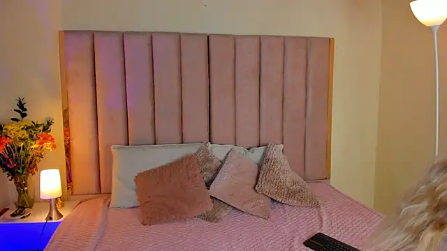 Sofi Vasquez online show from November 5, 9:31 pm