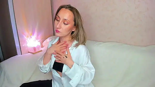 MelodyOfLovee online show from December 18, 10:14 pm