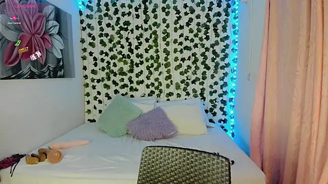 Snapshot of paulina_delima__ chatting on September 23, 1:04 am paulina delima   online show from September 23, 1:04 am