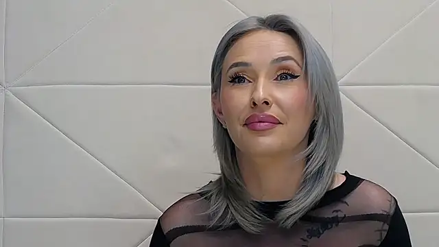 IssaSmith online show from March 31, 2:17 pm