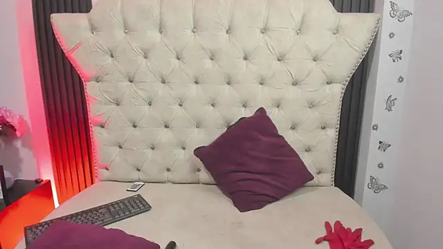 Snapshot of Sexy_cristall_ chatting on September 13, 12:40 am Sexy cristall  online show from September 13, 12:40 am