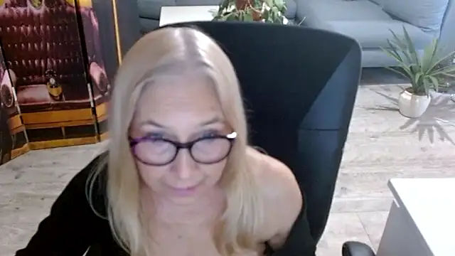 sofia xkiss online show from February 1, 3:11 pm