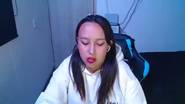 Skarlet Adams28 online show from December 2, 9:50 pm