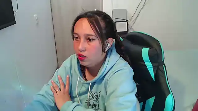 Skarlet Adams28 online show from November 27, 10:23 pm